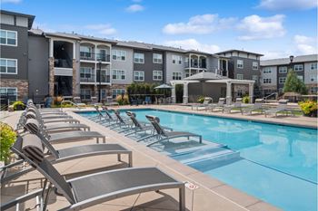 swimming pool at Carrick Bend apartments